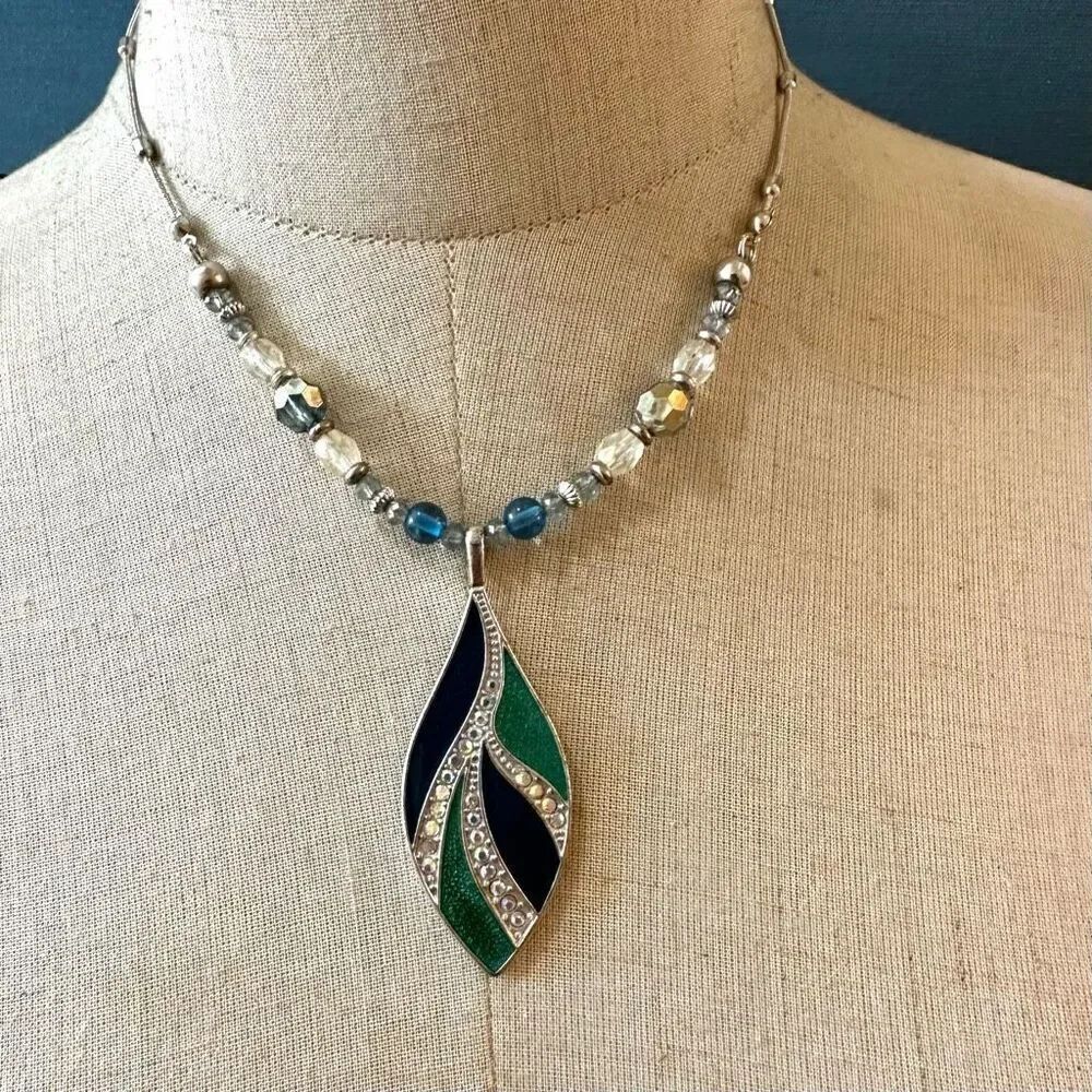 Kenneth Cole green beaded pendant necklace
